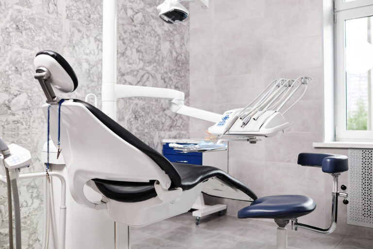 back-view-at-empty-dental-chair-in-modern-dentists-2026-01-08-06-26-14-utc